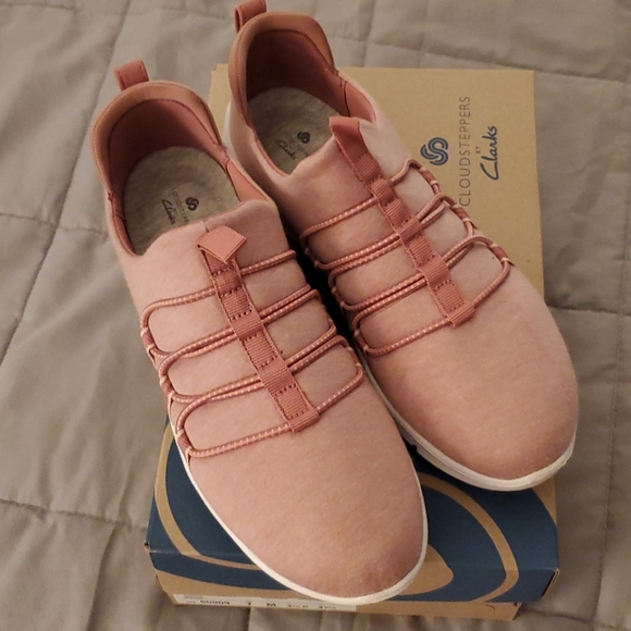 Clarks Sneakers - Picture 1 of 7